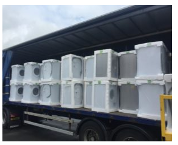 Lavadoras cargadas en camión de pie sin palé